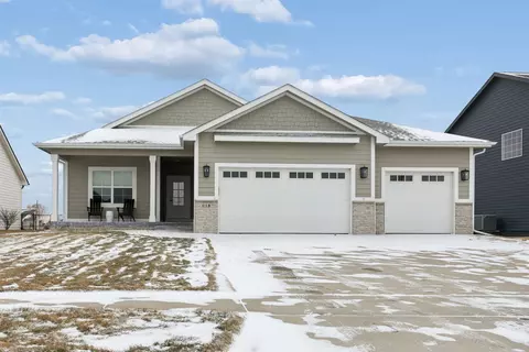 618 35th St SW, Altoona, IA 50009
