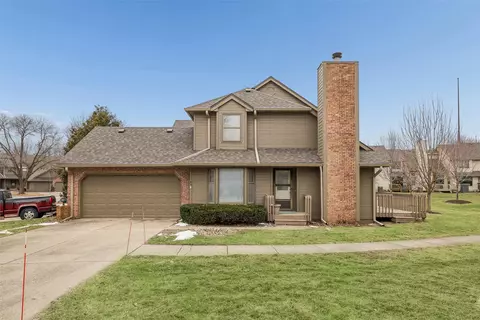 1070 50th St #6A, West Des Moines, IA 50266