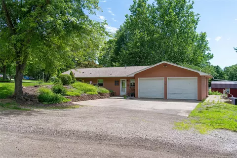 123 Timber Ridge Dr, Pella, IA 50219