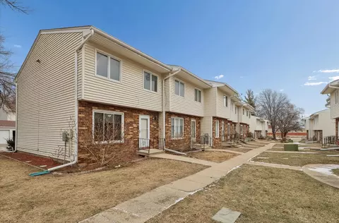 248 Holiday Cir #37, West Des Moines, IA 50265