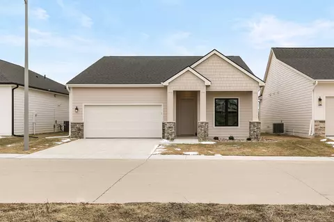 1360 SE Menlo Dr, Waukee, IA 50263