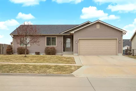 521 Prairie Ridge Dr, Huxley, IA 50124