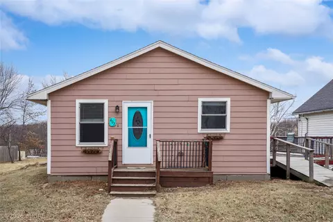 402 Walnut St, De Soto, IA 50069