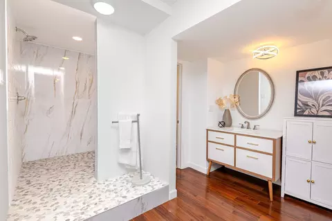 3131 Fleur Dr #208, Des Moines, IA 50321