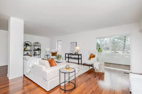 3131 Fleur Dr #208, Des Moines, IA 50321