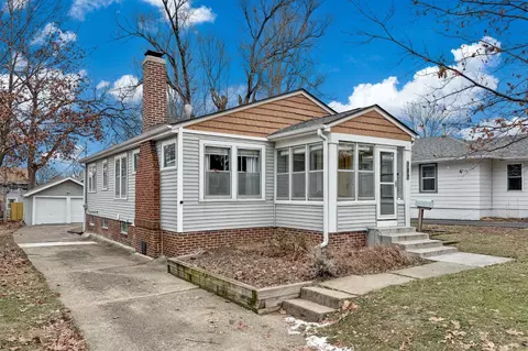727 37th St, Des Moines, IA 50312