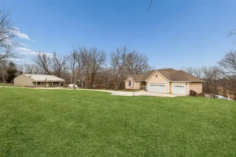 1432 Walnut Ln, Cumming, IA 50061