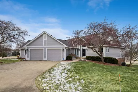 13749 Bay Hill Ct, Clive, IA 50325
