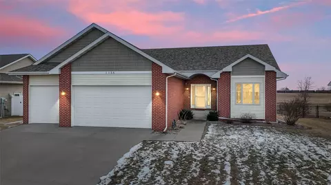 1156 Cherokee St, Nevada, IA 50201