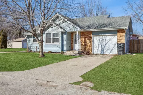 109 6th St, Cambridge, IA 50046