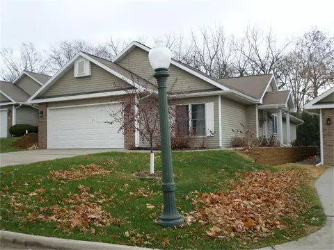 6 Chancery Ct, Newton, IA 50208