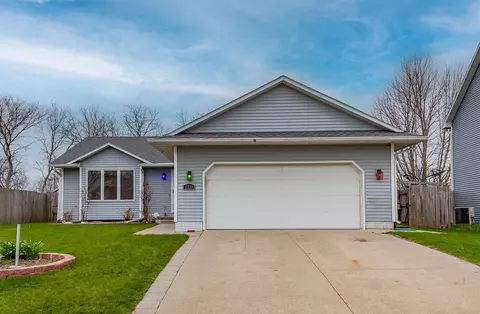 2236 Riverwoods Ave, Des Moines, IA 50320