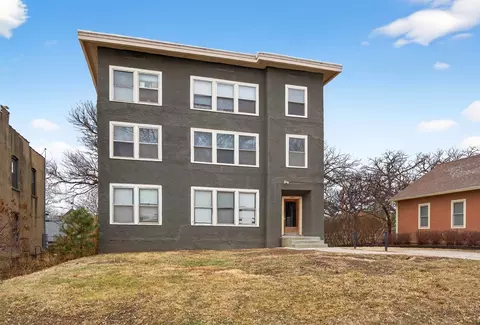 Exterior - 686 19th St, Des Moines, IA 50314 photo 3 of 4