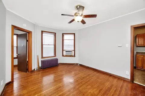 Living - 686 19th St, Des Moines, IA 50314 photo 5 of 7