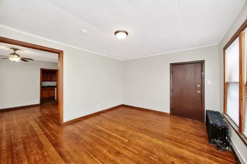 Living - 686 19th St, Des Moines, IA 50314 photo 4 of 7
