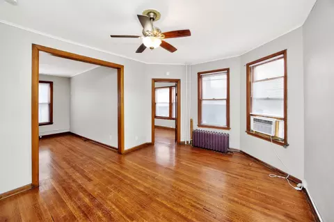 Living - 686 19th St, Des Moines, IA 50314 photo 6 of 7