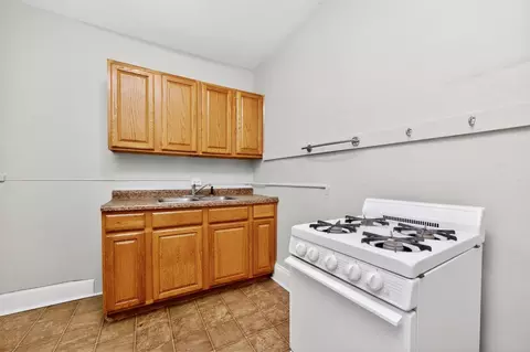 Kitchen - 686 19th St, Des Moines, IA 50314 photo 1 of 3