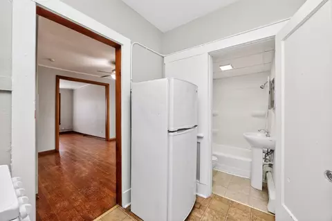 Entry Way - 686 19th St, Des Moines, IA 50314 photo 1 of 1