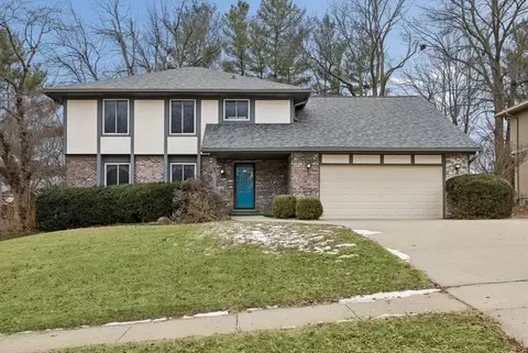 4612 Western Hills Dr, West Des Moines, IA 50265