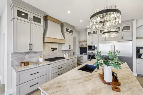 18251 Alderleaf Dr, Clive, IA 50325