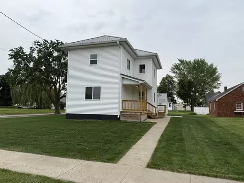 207 N 3rd St, Montezuma, IA 50171