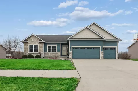 1626 Lakeview Dr, Pleasant Hill, IA 50327