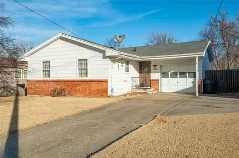 1104 E Thornton Ave, Des Moines, IA 50315