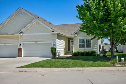 717 SE Waterview Cir, Waukee, IA 50263