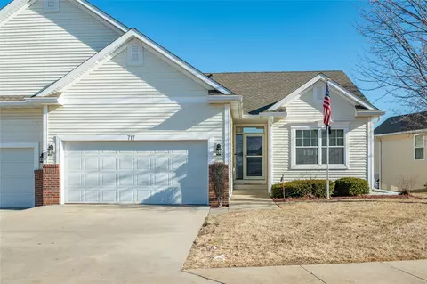 717 SE Waterview Cir, Waukee, IA 50263