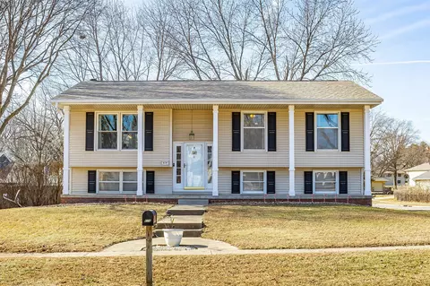 618 45th St, West Des Moines, IA 50265