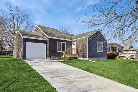 1312 E 25th Ct, Des Moines, IA 50317