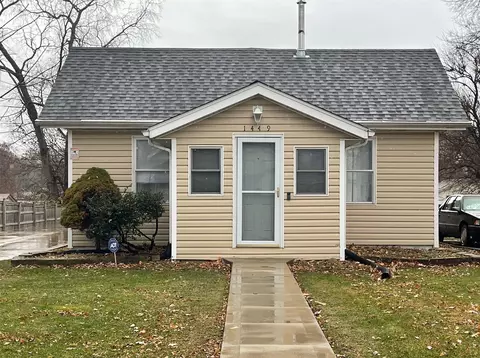 1449 E Creston Ave, Des Moines, IA 50320