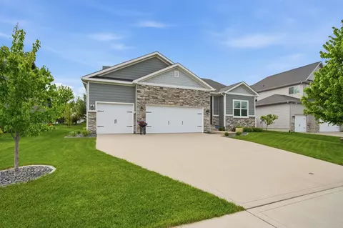 16886 Airline Dr, Clive, IA 50325