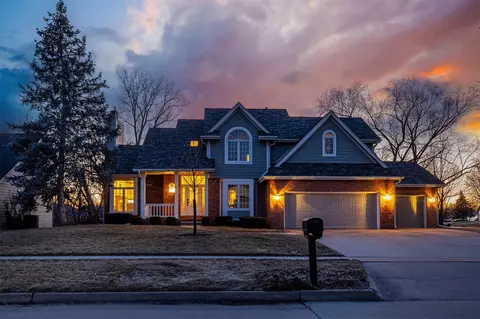 118 NW Countrywood Ln, Ankeny, IA 50023