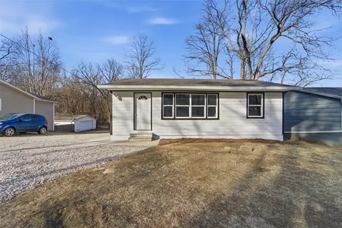 3910 Indianapolis Ave, Des Moines, IA 50317