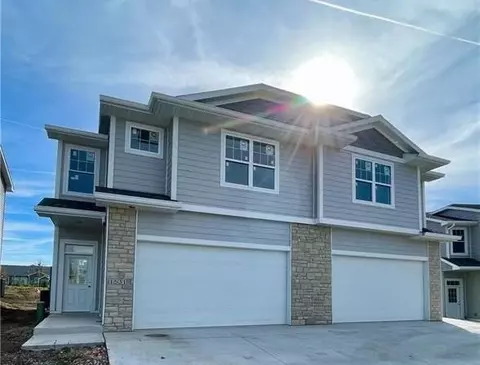 15301 Bellflower Ln, Urbandale, IA 50323