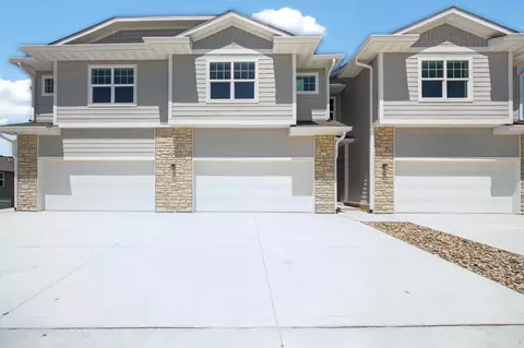 15301 Bellflower Ln, Urbandale, IA 50323