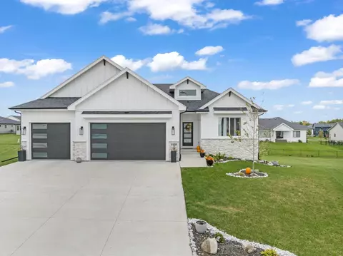 1108 NE Forest Ridge Ct, Ankeny, IA 50021