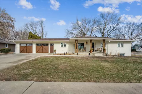 202 Independence St, Pella, IA 50219