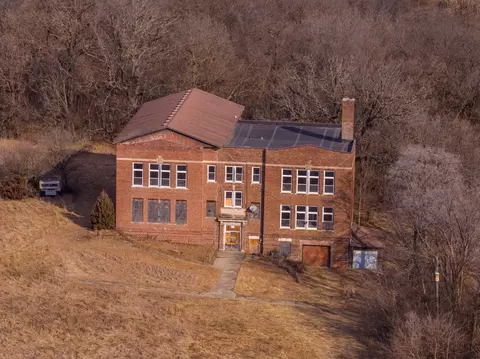 8227 Geneva St, Indianola, IA 50125