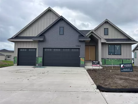 17612 Oakwood Dr, Urbandale, IA 50323