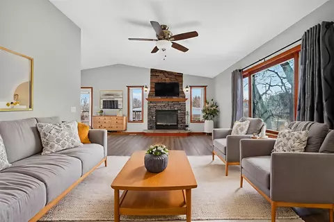 3021 E 29th St, Des Moines, IA 50317