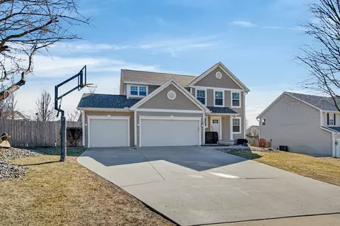 4535 Zilker Dr, Pleasant Hill, IA 50327