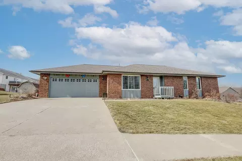 1115 E 7th St, Pella, IA 50219