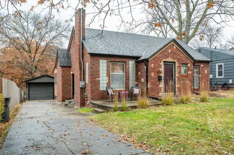 937 Caulder Ave, Des Moines, IA 50315
