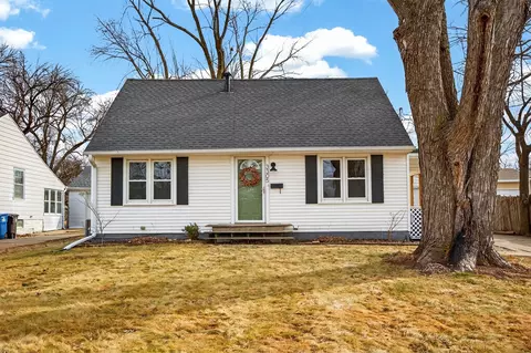 3305 54th St, Des Moines, IA 50310