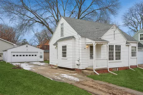 1604 45th St, Des Moines, IA 50310