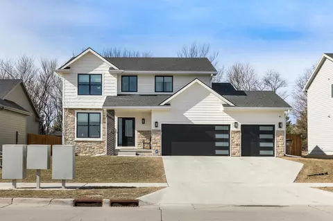 1401 Timber Ridge Dr, Norwalk, IA 50211