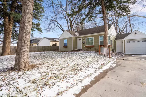 5818 New York Ave, Des Moines, IA 50322