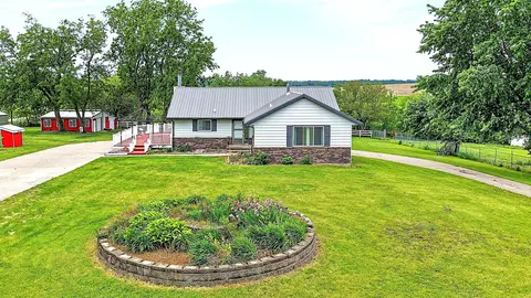 9678 Fillmore St, Indianola, IA 50125